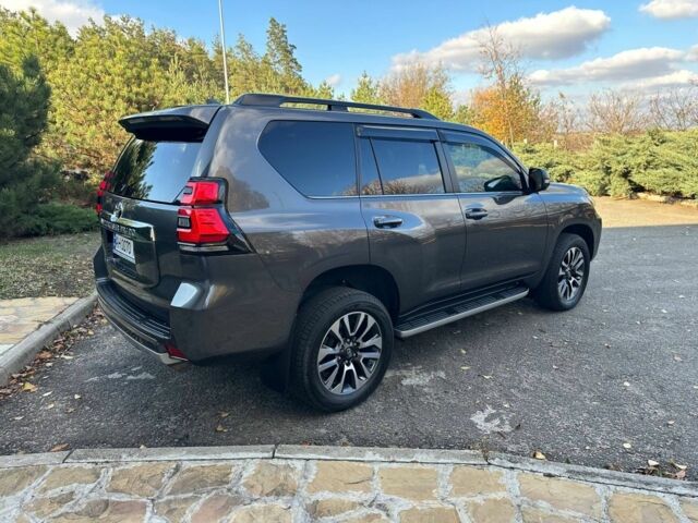 Серый Тойота Ленд Крузер Прадо 150, объемом двигателя 4.8 л и пробегом 72 тыс. км за 55000 $, фото 2 на Automoto.ua