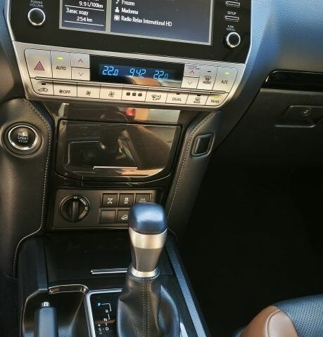 Сірий Тойота Ленд Крузер Прадо 150, об'ємом двигуна 2.8 л та пробігом 116 тис. км за 51000 $, фото 6 на Automoto.ua