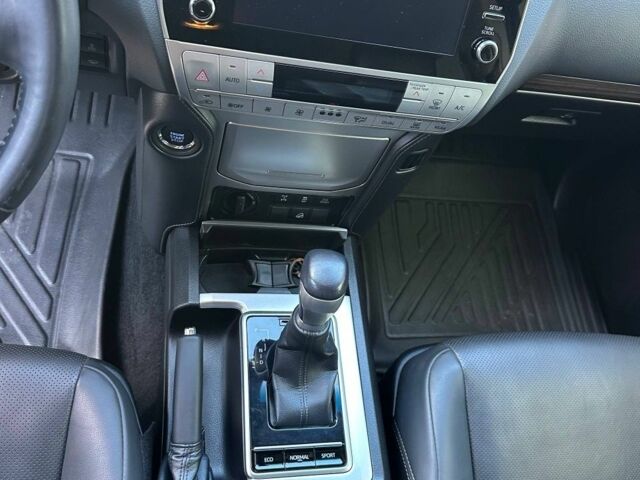 Серый Тойота Ленд Крузер Прадо 150, объемом двигателя 4.8 л и пробегом 72 тыс. км за 55000 $, фото 8 на Automoto.ua