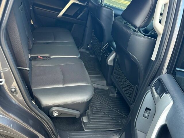 Серый Тойота Ленд Крузер Прадо 150, объемом двигателя 4.8 л и пробегом 72 тыс. км за 55000 $, фото 16 на Automoto.ua