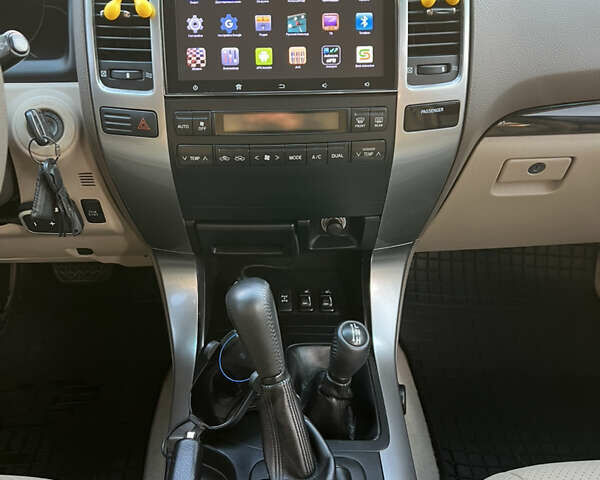 Белый Тойота Ленд Крузер Прадо, объемом двигателя 4 л и пробегом 273 тыс. км за 17500 $, фото 12 на Automoto.ua