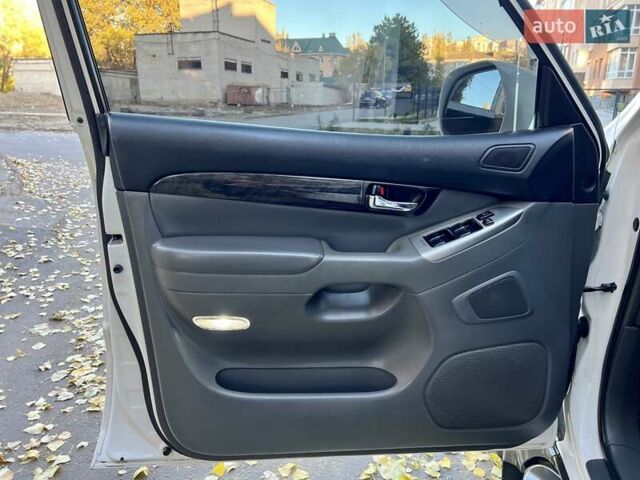 Белый Тойота Ленд Крузер Прадо, объемом двигателя 3.96 л и пробегом 257 тыс. км за 16900 $, фото 89 на Automoto.ua