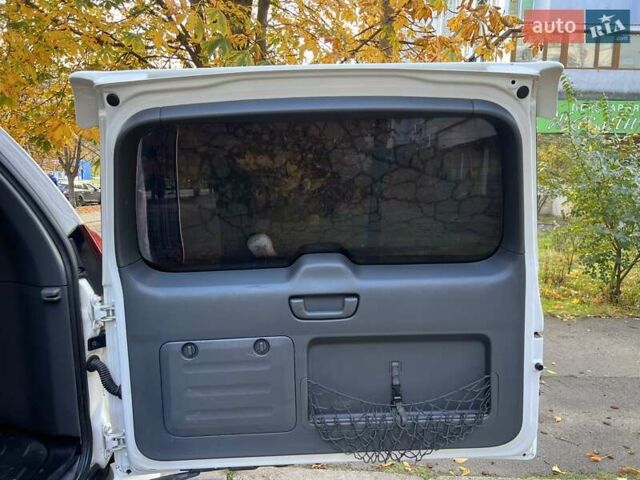 Белый Тойота Ленд Крузер Прадо, объемом двигателя 3.96 л и пробегом 257 тыс. км за 16900 $, фото 86 на Automoto.ua