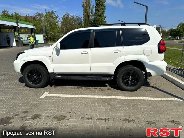 Белый Тойота Ленд Крузер Прадо, объемом двигателя 4 л и пробегом 258 тыс. км за 17600 $, фото 4 на Automoto.ua