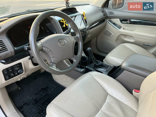 Белый Тойота Ленд Крузер Прадо, объемом двигателя 4 л и пробегом 273 тыс. км за 17500 $, фото 8 на Automoto.ua