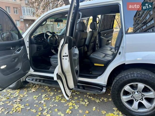 Белый Тойота Ленд Крузер Прадо, объемом двигателя 3.96 л и пробегом 257 тыс. км за 16900 $, фото 58 на Automoto.ua