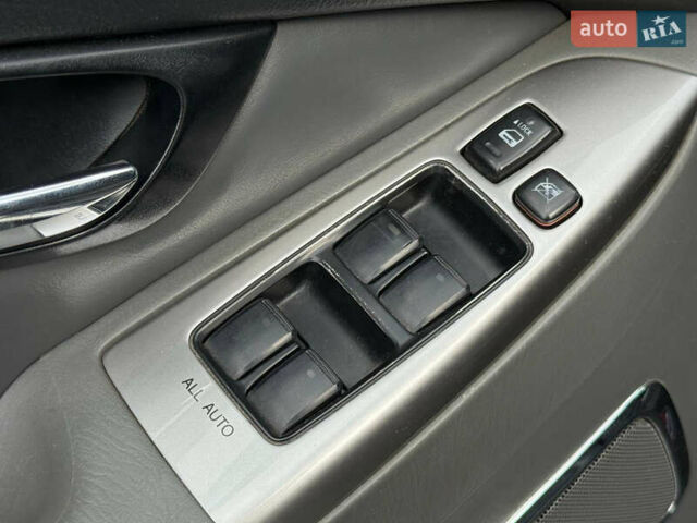 Белый Тойота Ленд Крузер Прадо, объемом двигателя 0 л и пробегом 258 тыс. км за 18800 $, фото 31 на Automoto.ua