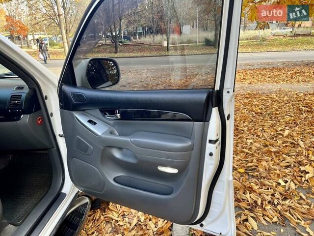 Белый Тойота Ленд Крузер Прадо, объемом двигателя 3.96 л и пробегом 257 тыс. км за 16900 $, фото 84 на Automoto.ua