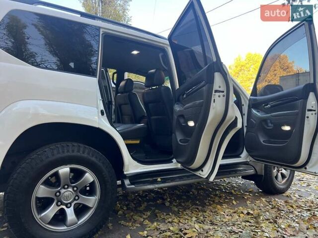 Белый Тойота Ленд Крузер Прадо, объемом двигателя 3.96 л и пробегом 257 тыс. км за 16900 $, фото 60 на Automoto.ua