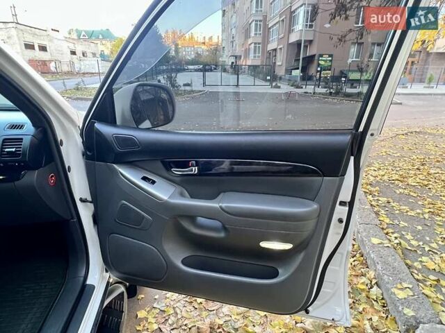 Белый Тойота Ленд Крузер Прадо, объемом двигателя 3.96 л и пробегом 257 тыс. км за 16900 $, фото 90 на Automoto.ua