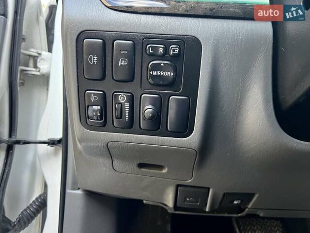 Белый Тойота Ленд Крузер Прадо, объемом двигателя 3.96 л и пробегом 257 тыс. км за 16900 $, фото 87 на Automoto.ua
