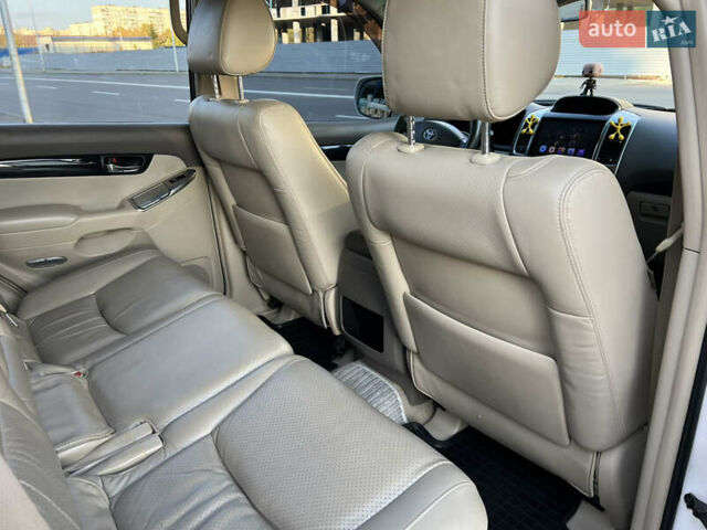 Белый Тойота Ленд Крузер Прадо, объемом двигателя 4 л и пробегом 273 тыс. км за 17500 $, фото 13 на Automoto.ua