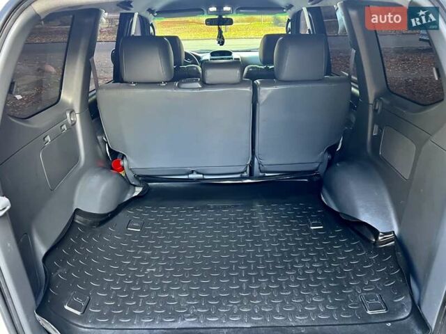 Белый Тойота Ленд Крузер Прадо, объемом двигателя 3.96 л и пробегом 257 тыс. км за 16900 $, фото 85 на Automoto.ua