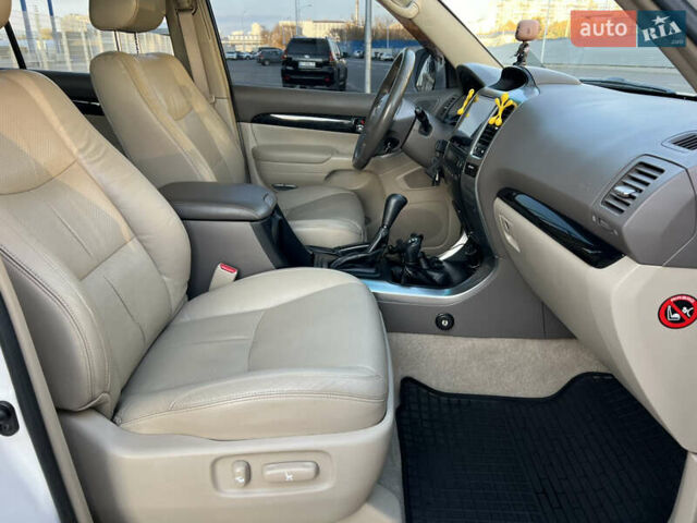 Белый Тойота Ленд Крузер Прадо, объемом двигателя 4 л и пробегом 273 тыс. км за 17500 $, фото 9 на Automoto.ua