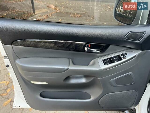 Белый Тойота Ленд Крузер Прадо, объемом двигателя 3.96 л и пробегом 257 тыс. км за 16900 $, фото 82 на Automoto.ua