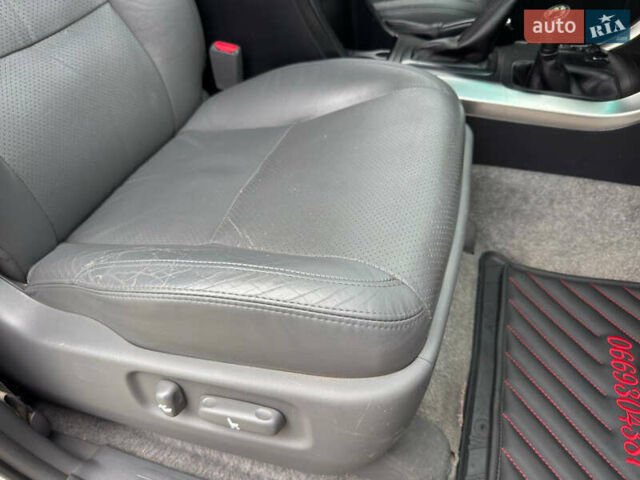 Белый Тойота Ленд Крузер Прадо, объемом двигателя 0 л и пробегом 258 тыс. км за 18800 $, фото 17 на Automoto.ua