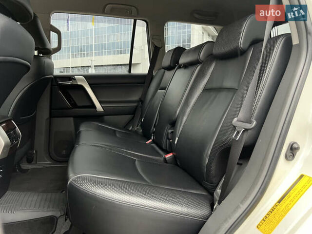 Белый Тойота Ленд Крузер Прадо, объемом двигателя 2.98 л и пробегом 150 тыс. км за 26500 $, фото 51 на Automoto.ua