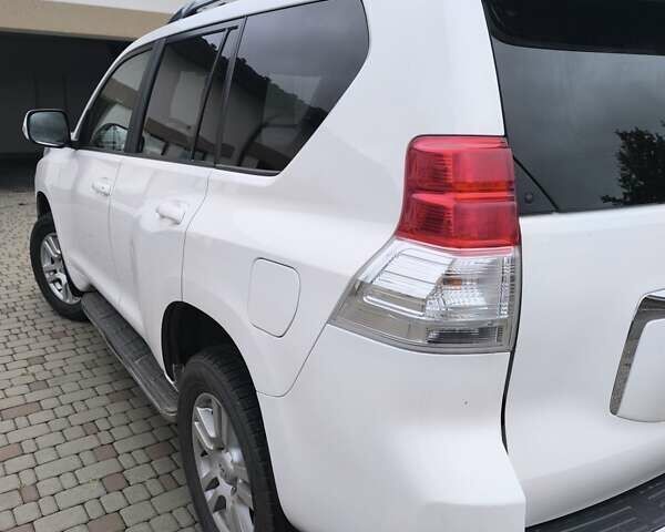 Белый Тойота Ленд Крузер Прадо, объемом двигателя 4 л и пробегом 320 тыс. км за 23500 $, фото 1 на Automoto.ua