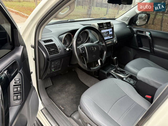 Белый Тойота Ленд Крузер Прадо, объемом двигателя 2.69 л и пробегом 248 тыс. км за 18500 $, фото 9 на Automoto.ua