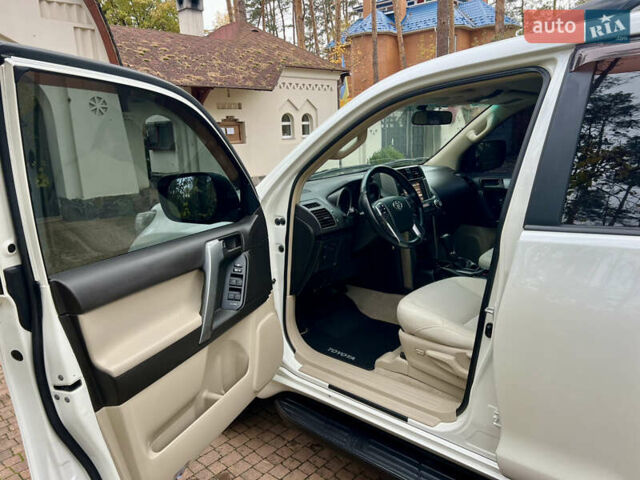 Белый Тойота Ленд Крузер Прадо, объемом двигателя 2.7 л и пробегом 228 тыс. км за 19950 $, фото 60 на Automoto.ua