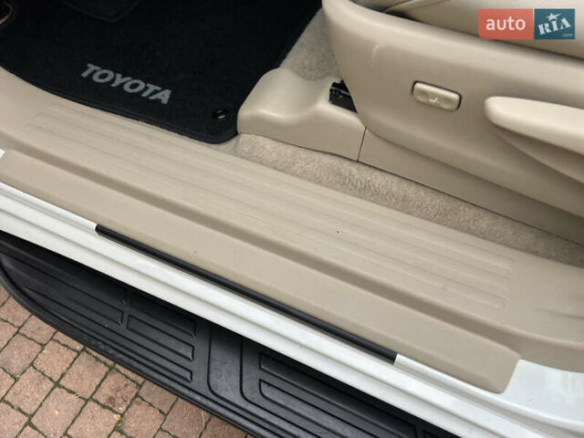 Белый Тойота Ленд Крузер Прадо, объемом двигателя 2.7 л и пробегом 228 тыс. км за 19950 $, фото 91 на Automoto.ua