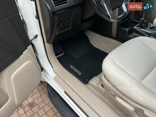 Белый Тойота Ленд Крузер Прадо, объемом двигателя 2.7 л и пробегом 228 тыс. км за 19950 $, фото 67 на Automoto.ua