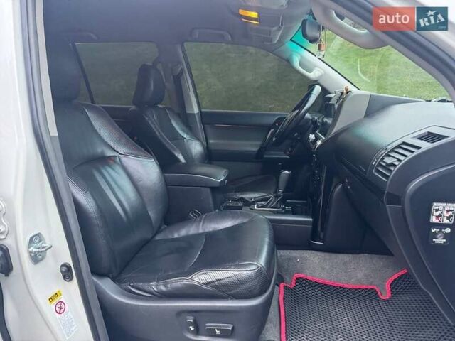 Белый Тойота Ленд Крузер Прадо, объемом двигателя 4 л и пробегом 237 тыс. км за 18750 $, фото 12 на Automoto.ua