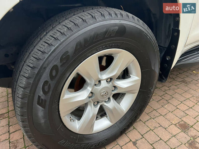 Белый Тойота Ленд Крузер Прадо, объемом двигателя 2.7 л и пробегом 228 тыс. км за 19950 $, фото 35 на Automoto.ua