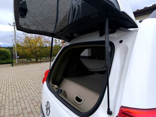 Белый Тойота Ленд Крузер Прадо, объемом двигателя 4 л и пробегом 320 тыс. км за 22000 $, фото 7 на Automoto.ua