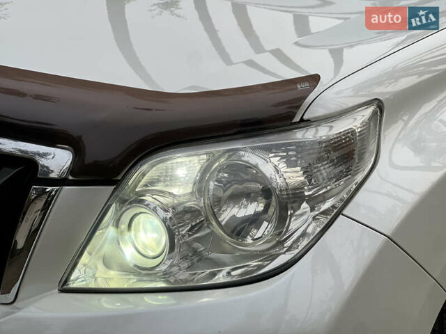 Белый Тойота Ленд Крузер Прадо, объемом двигателя 2.7 л и пробегом 228 тыс. км за 19950 $, фото 8 на Automoto.ua