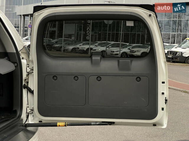 Белый Тойота Ленд Крузер Прадо, объемом двигателя 2.98 л и пробегом 150 тыс. км за 26500 $, фото 57 на Automoto.ua