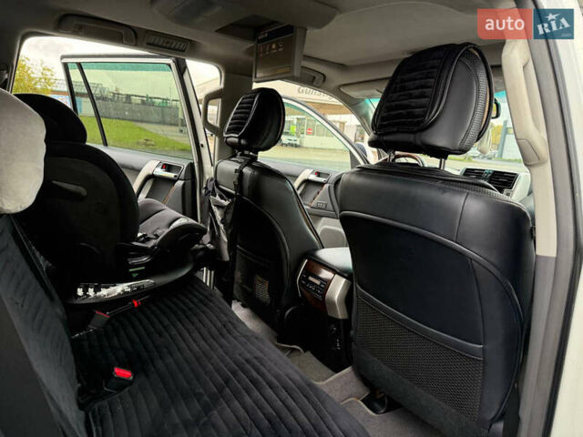 Белый Тойота Ленд Крузер Прадо, объемом двигателя 3.96 л и пробегом 320 тыс. км за 23999 $, фото 7 на Automoto.ua