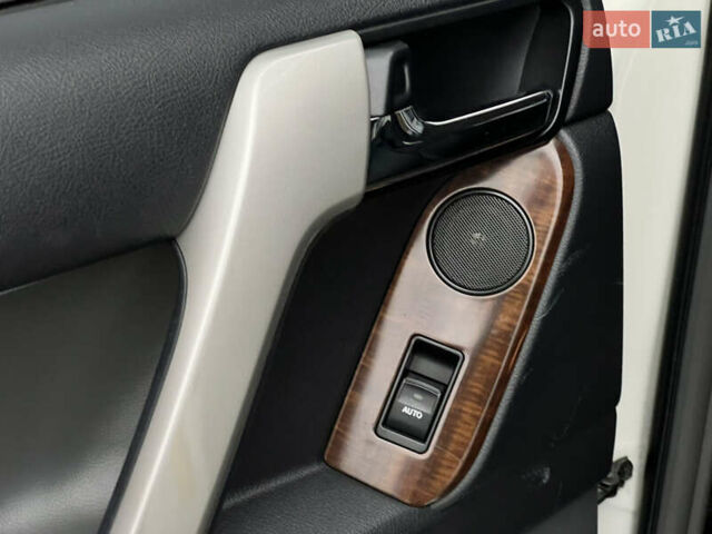 Белый Тойота Ленд Крузер Прадо, объемом двигателя 2.98 л и пробегом 150 тыс. км за 26500 $, фото 49 на Automoto.ua