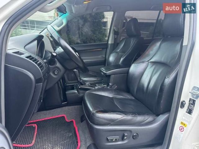 Белый Тойота Ленд Крузер Прадо, объемом двигателя 4 л и пробегом 237 тыс. км за 18750 $, фото 11 на Automoto.ua