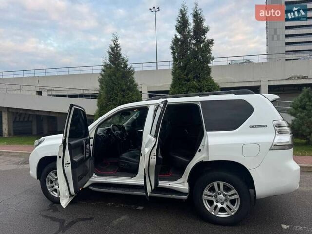 Тойота Ленд Крузер Прадо 2010 у Києві на Automoto.ua Білий Тойота Ленд Крузер Прадо, об'ємом двигуна 4 л та пробігом 237 тис. км за 19700 $, фото 15 на Automoto.ua