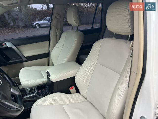 Белый Тойота Ленд Крузер Прадо, объемом двигателя 2.7 л и пробегом 228 тыс. км за 19950 $, фото 72 на Automoto.ua