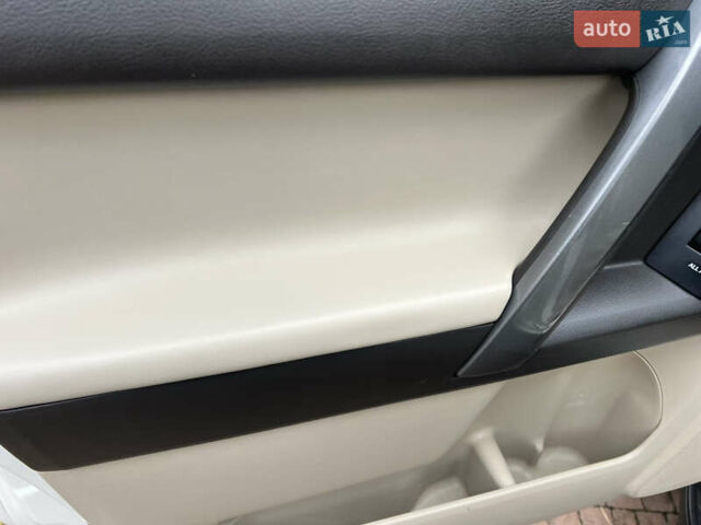 Белый Тойота Ленд Крузер Прадо, объемом двигателя 2.7 л и пробегом 228 тыс. км за 19950 $, фото 63 на Automoto.ua