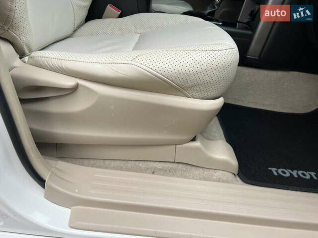 Белый Тойота Ленд Крузер Прадо, объемом двигателя 2.7 л и пробегом 228 тыс. км за 19950 $, фото 116 на Automoto.ua