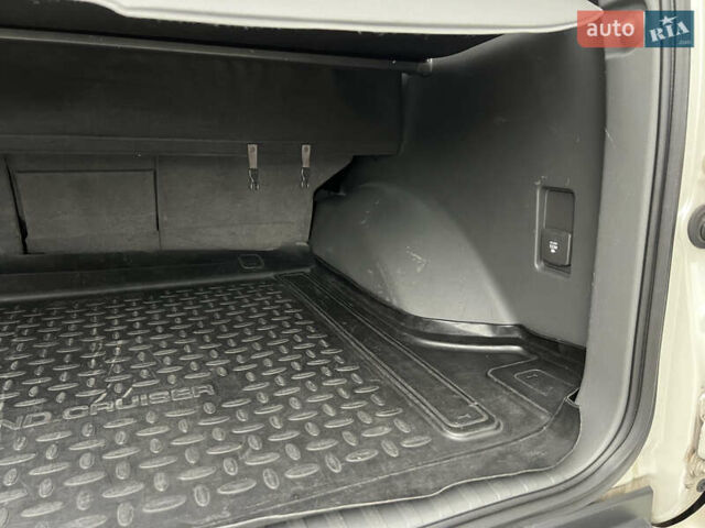 Белый Тойота Ленд Крузер Прадо, объемом двигателя 2.98 л и пробегом 150 тыс. км за 26500 $, фото 55 на Automoto.ua