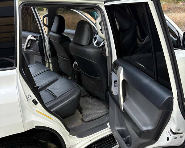 Білий Тойота Ленд Крузер Прадо, об'ємом двигуна 3 л та пробігом 249 тис. км за 25000 $, фото 14 на Automoto.ua