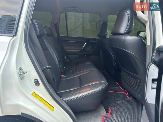 Белый Тойота Ленд Крузер Прадо, объемом двигателя 4 л и пробегом 237 тыс. км за 18750 $, фото 21 на Automoto.ua