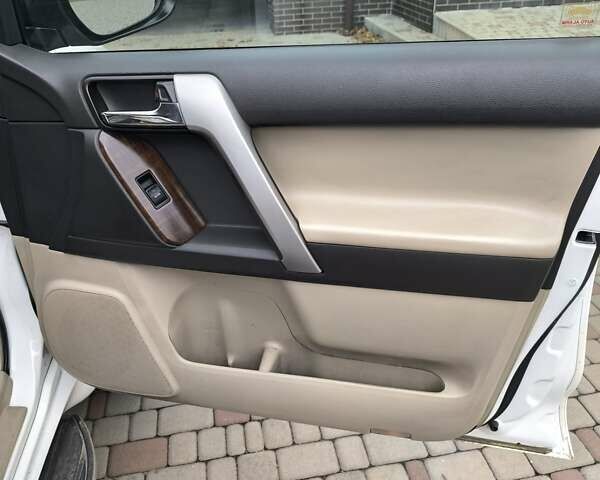 Белый Тойота Ленд Крузер Прадо, объемом двигателя 4 л и пробегом 320 тыс. км за 23500 $, фото 12 на Automoto.ua