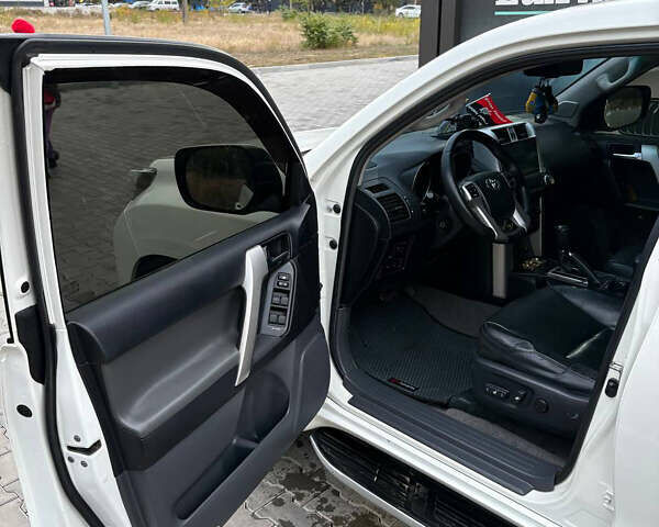 Білий Тойота Ленд Крузер Прадо, об'ємом двигуна 3 л та пробігом 249 тис. км за 25000 $, фото 11 на Automoto.ua