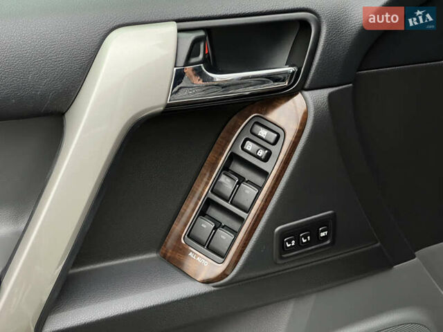 Белый Тойота Ленд Крузер Прадо, объемом двигателя 2.98 л и пробегом 150 тыс. км за 26500 $, фото 30 на Automoto.ua