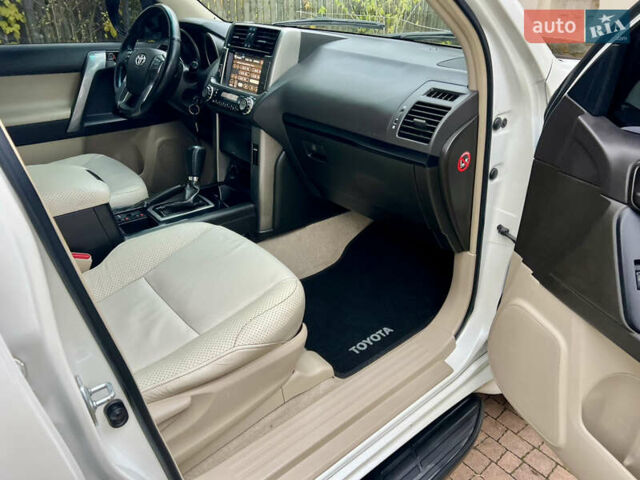 Белый Тойота Ленд Крузер Прадо, объемом двигателя 2.7 л и пробегом 228 тыс. км за 19950 $, фото 110 на Automoto.ua