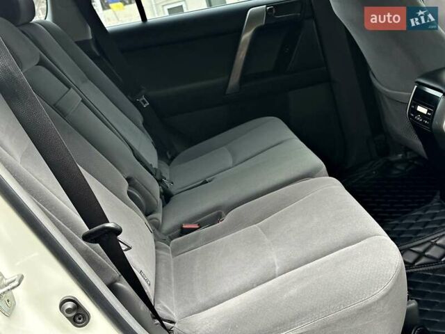 Белый Тойота Ленд Крузер Прадо, объемом двигателя 2.7 л и пробегом 180 тыс. км за 20500 $, фото 65 на Automoto.ua
