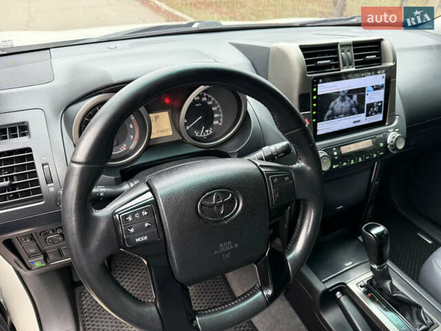 Белый Тойота Ленд Крузер Прадо, объемом двигателя 2.69 л и пробегом 248 тыс. км за 18500 $, фото 11 на Automoto.ua