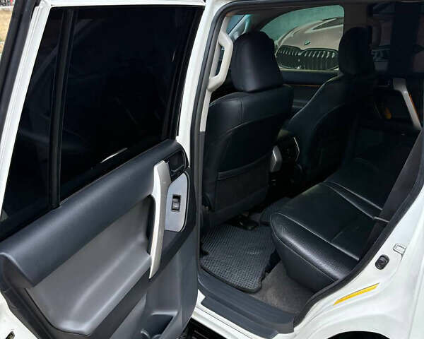 Білий Тойота Ленд Крузер Прадо, об'ємом двигуна 3 л та пробігом 249 тис. км за 25000 $, фото 12 на Automoto.ua