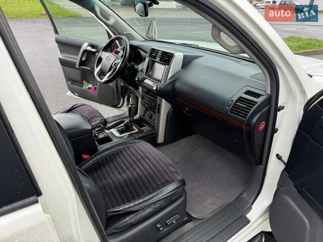 Белый Тойота Ленд Крузер Прадо, объемом двигателя 3.96 л и пробегом 320 тыс. км за 23999 $, фото 6 на Automoto.ua