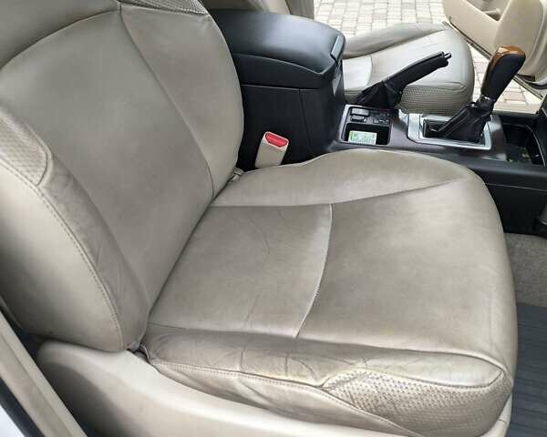 Белый Тойота Ленд Крузер Прадо, объемом двигателя 4 л и пробегом 320 тыс. км за 23500 $, фото 13 на Automoto.ua